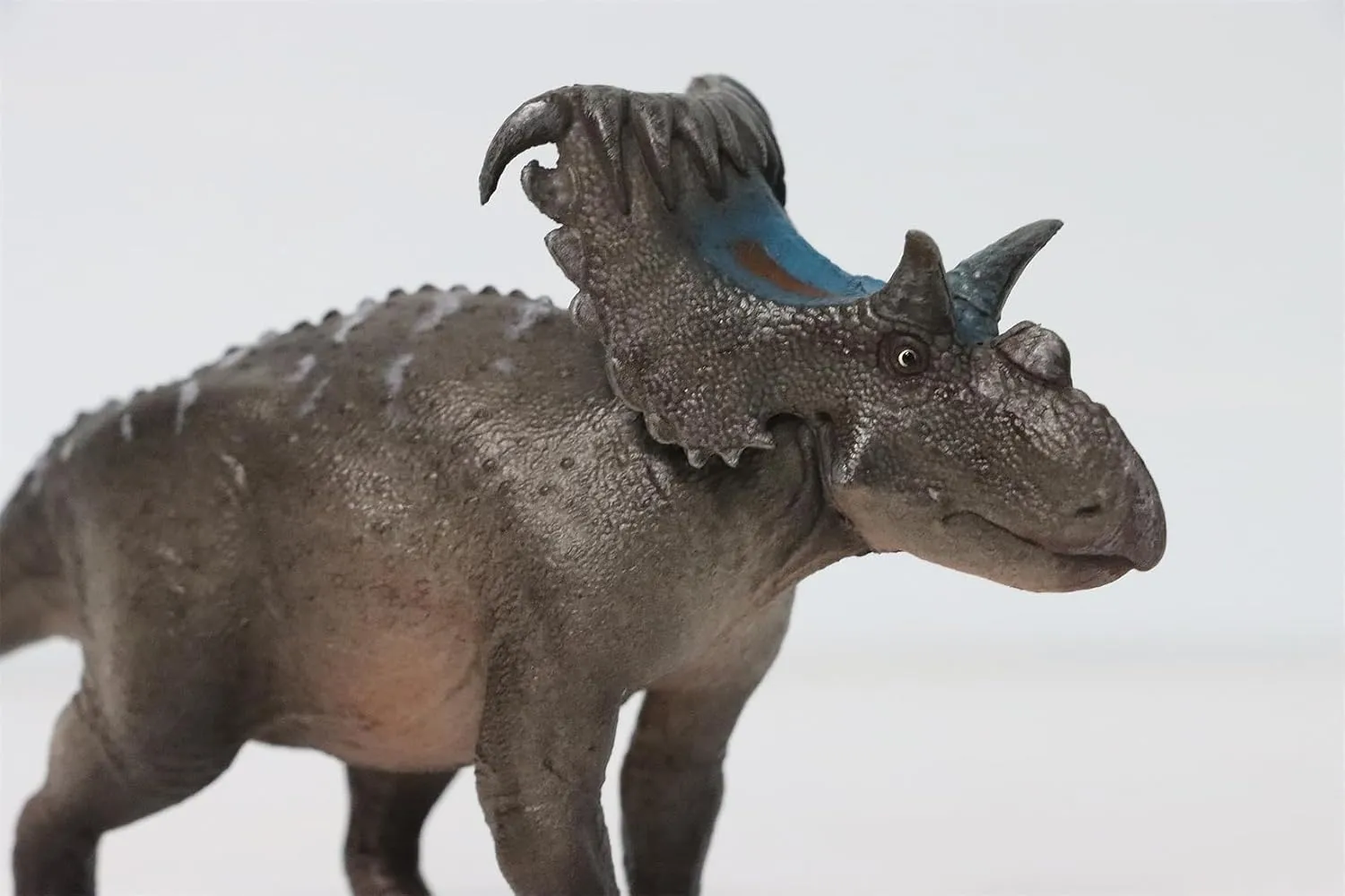 1:35 Scale Kosmoceratops Model PVC Animal Figure Dinosaur Collection Realistic Decoration Gift for Adult (Green with Box)