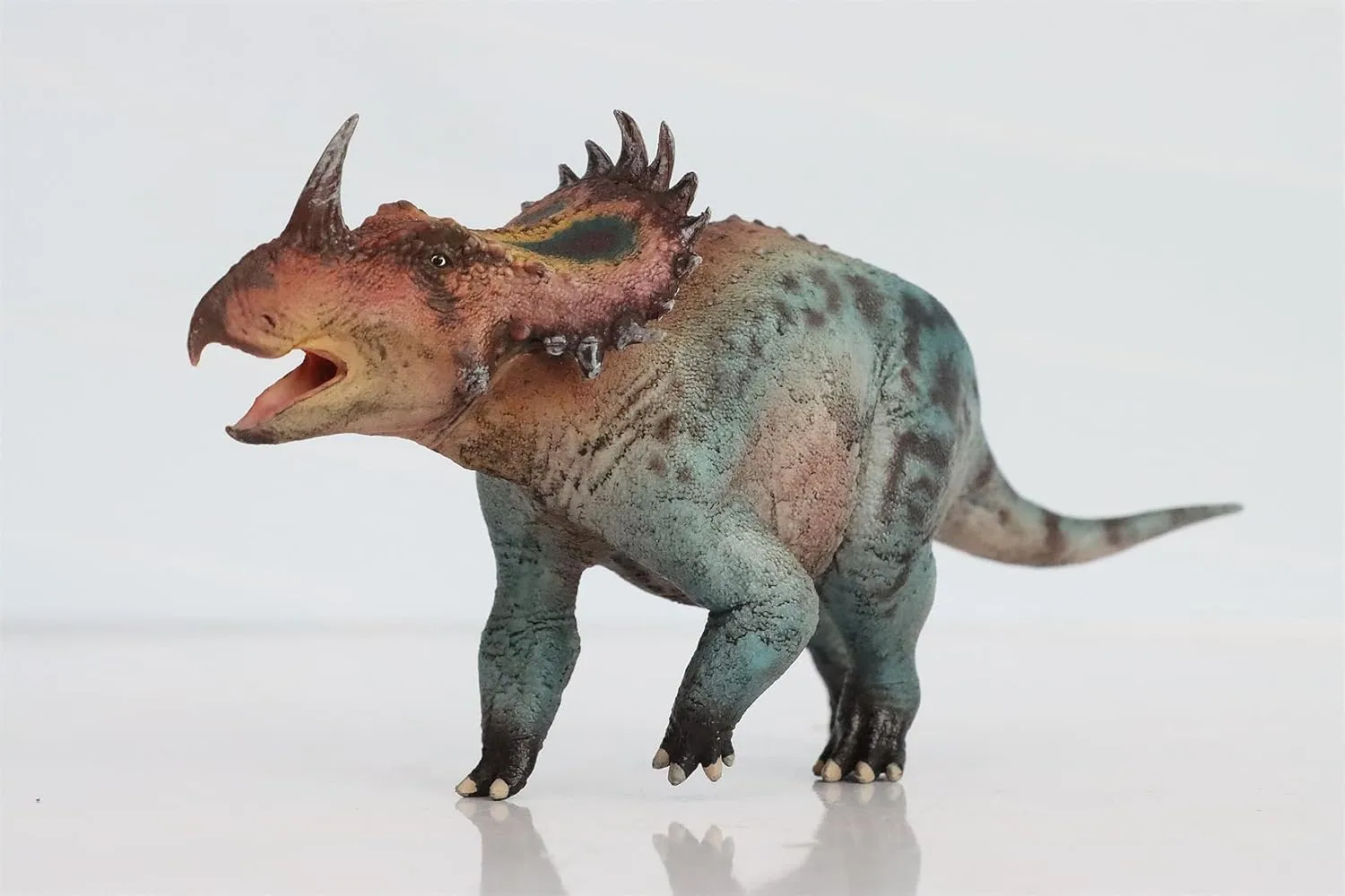 1:35 Scale Sinoceratops Model PVC Animal Figure Dinosaur Collection Realistic Decoration Gift for Adult (Blue)