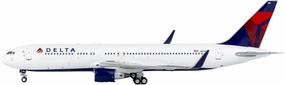 1:400 for B767-300 N174DN Alloy Diecast Aircraft Model Collectible Airplane