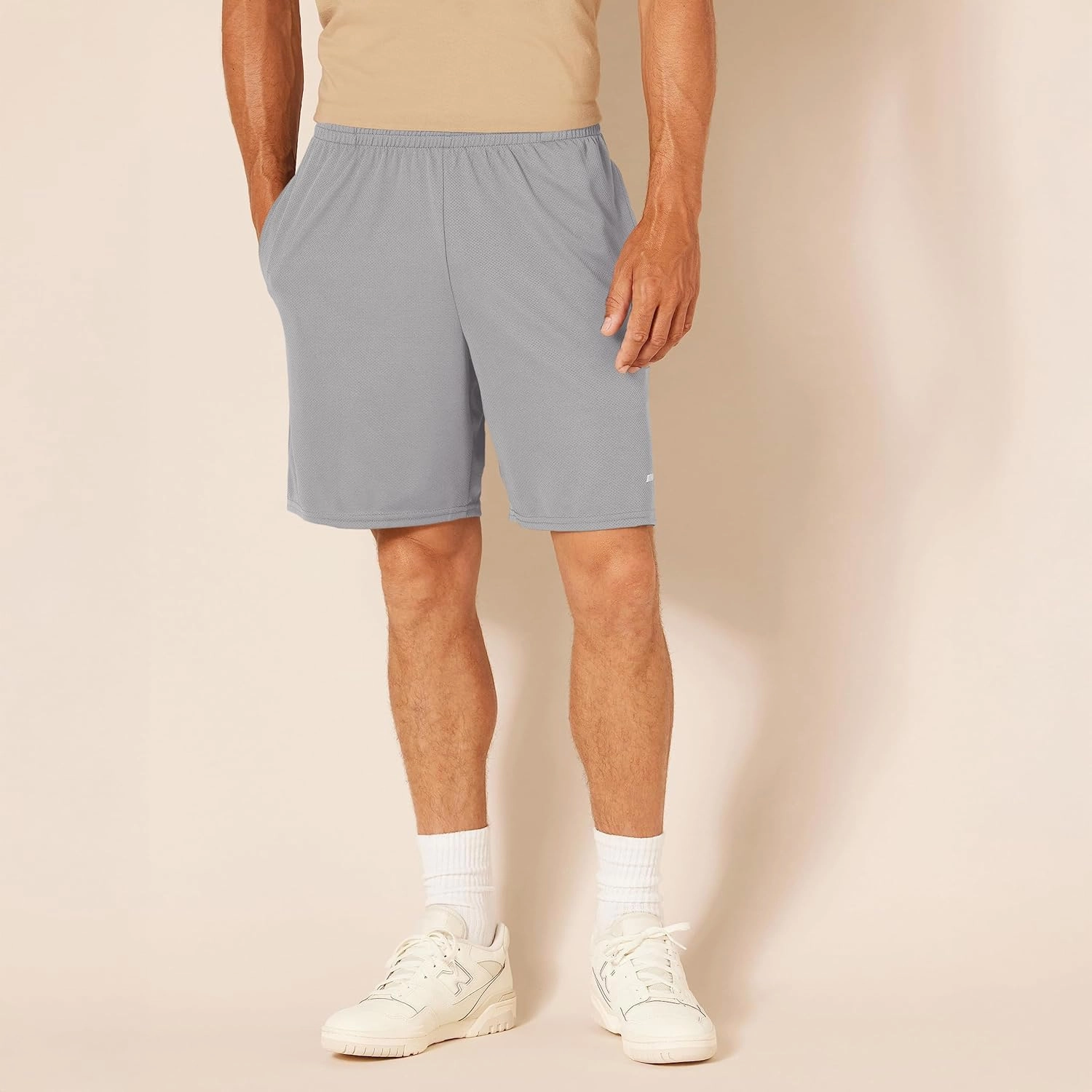 Amazon Essentials Men's Performance Tech Loose-Fit Shorts (Available in Big & Tall), Pack of 2