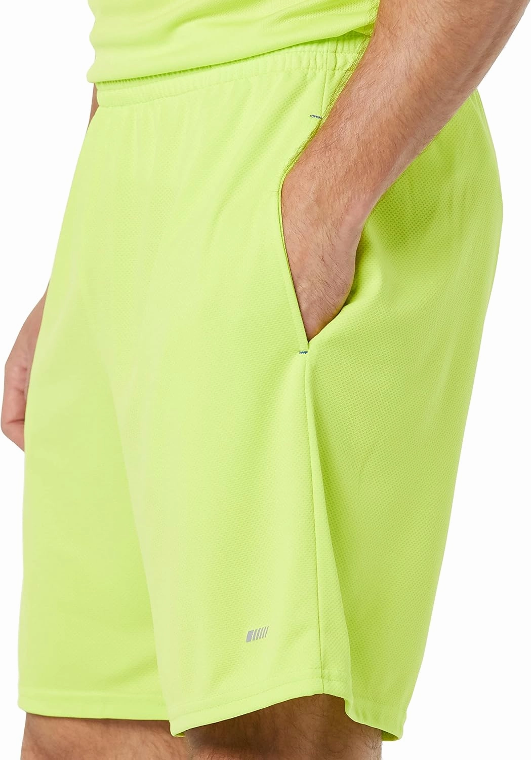 Amazon Essentials Men's Performance Tech Loose-Fit Shorts (Available in Big & Tall), Pack of 2