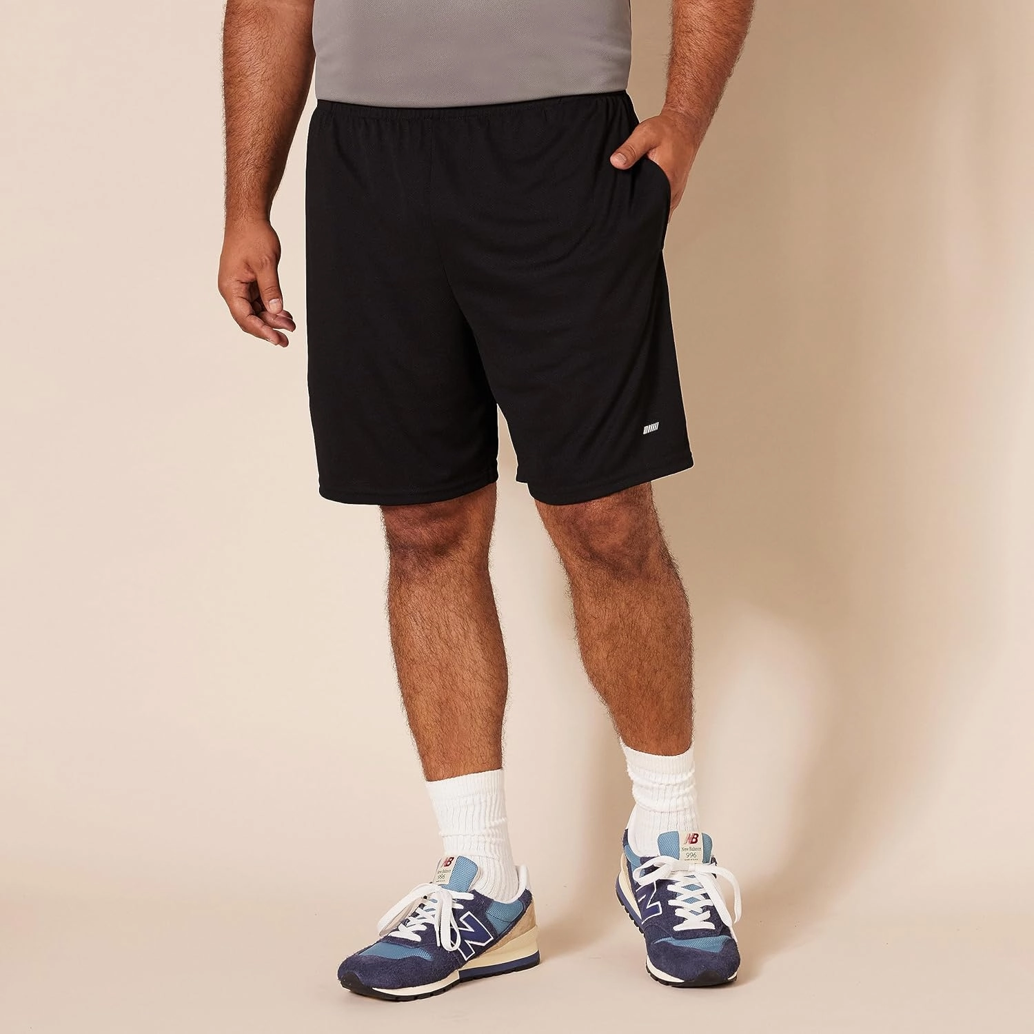 Amazon Essentials Men's Performance Tech Loose-Fit Shorts (Available in Big & Tall), Pack of 2