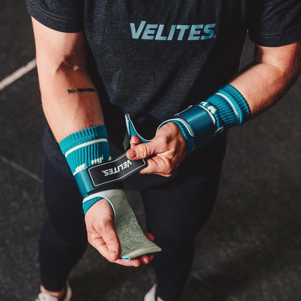 I Quad Pro Handgrips I Professional Cross Training Gloves or Gymnastics I All Surface I Use with Magnesium I Includes Free Bands