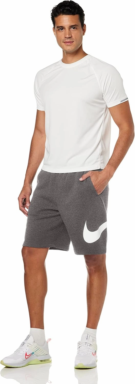 Nike Men's Sportswear Club Short Basketball Graphic