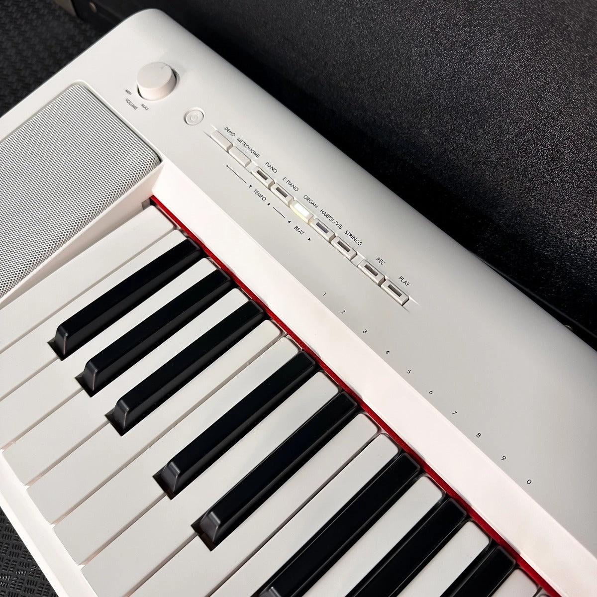 Yamaha Piaggero NP-35 76-Key Portable Keyboard - White