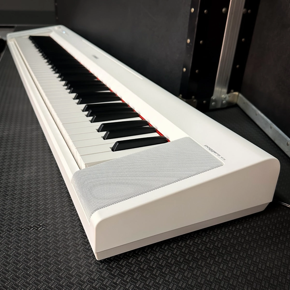 Yamaha Piaggero NP-35 76-Key Portable Keyboard - White BONUS PAK