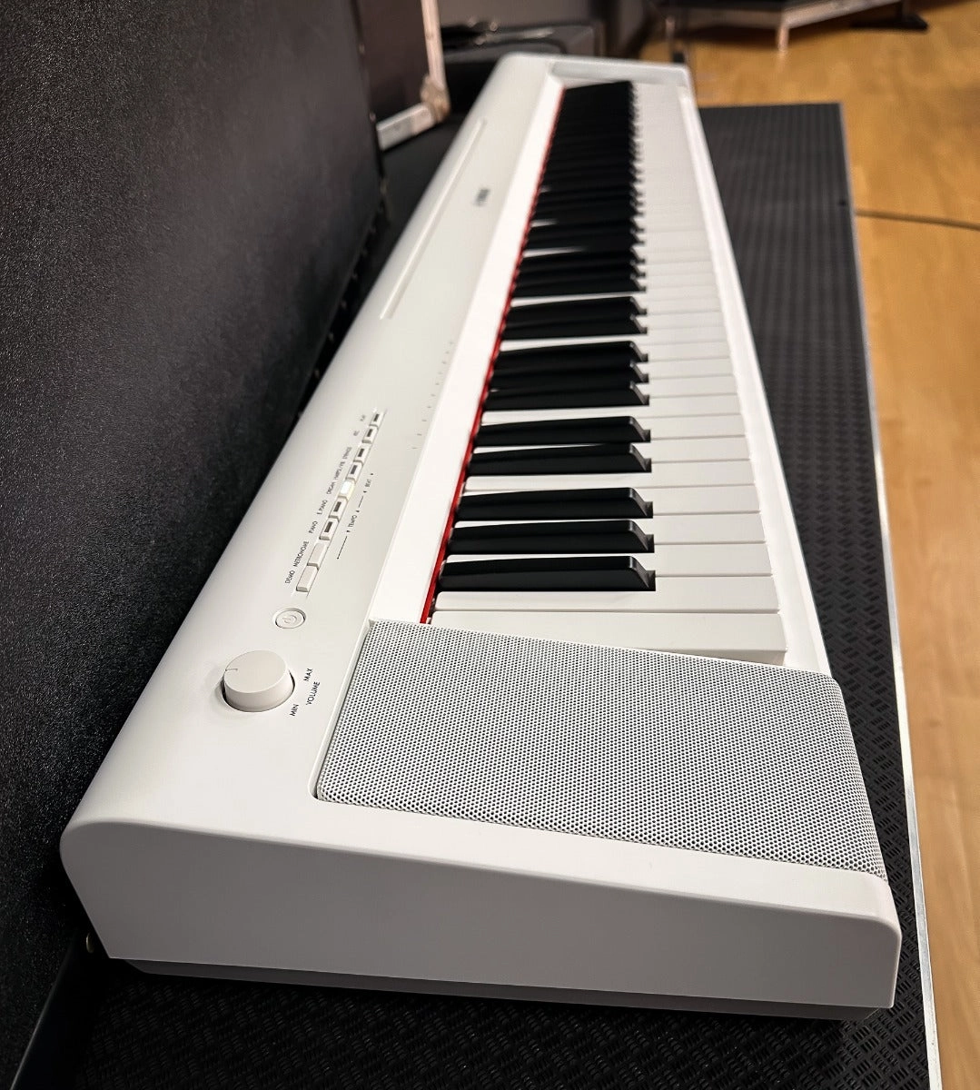Yamaha Piaggero NP-35 76-Key Portable Keyboard - White