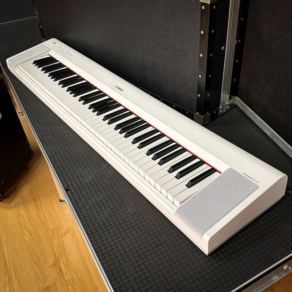 Yamaha Piaggero NP-35 76-Key Portable Keyboard - White