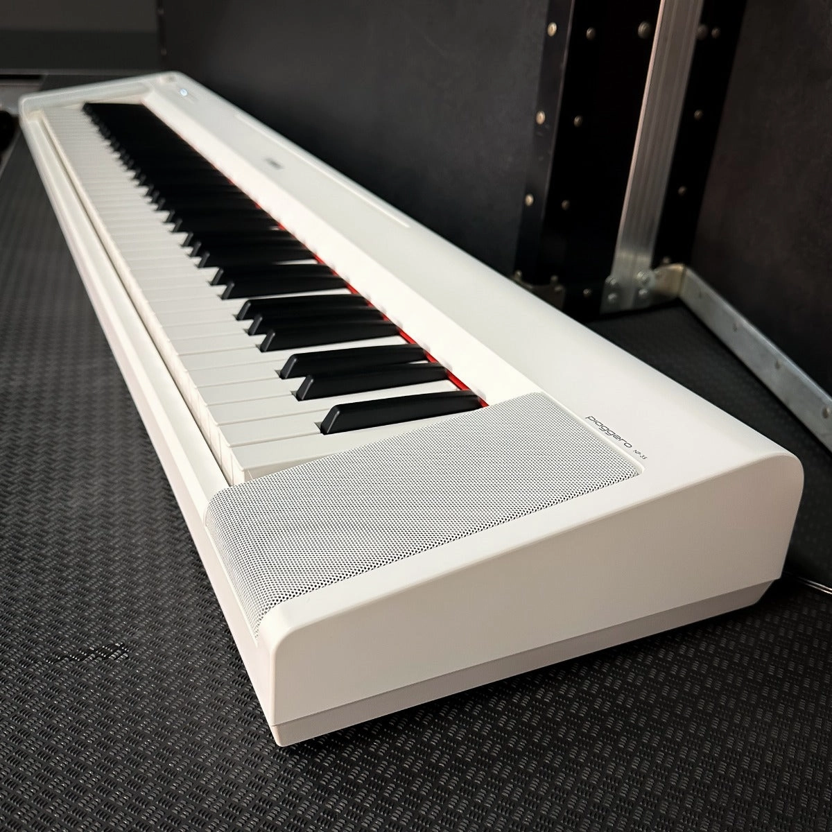 Yamaha Piaggero NP-35 76-Key Portable Keyboard - White
